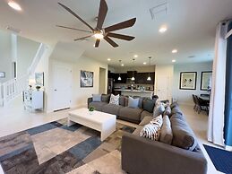 Beautiful Brand New 5 Bed With Pool And Spa (2481 5 Bedroom Villa by R