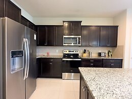 Beautiful Brand New 5 Bed With Pool And Spa (2481 5 Bedroom Villa by R