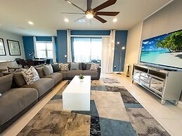 Beautiful Brand New 5 Bed With Pool And Spa (2481 5 Bedroom Villa by R