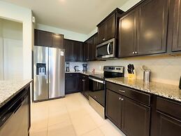 Beautiful Brand New 5 Bed With Pool And Spa (2481 5 Bedroom Villa by R