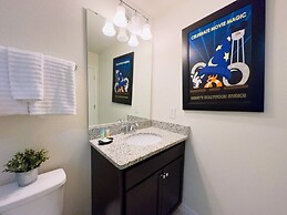 Beautiful Brand New 5 Bed With Pool And Spa (2481 5 Bedroom Villa by R