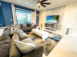 Beautiful Brand New 5 Bed With Pool And Spa (2481 5 Bedroom Villa by R