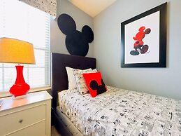 Beautiful Brand New 5 Bed With Pool And Spa (2481 5 Bedroom Villa by R