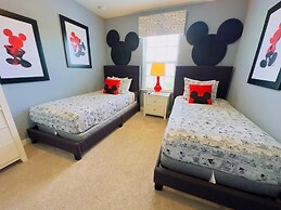 Beautiful Brand New 5 Bed With Pool And Spa (2481 5 Bedroom Villa by R