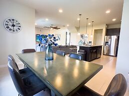 Beautiful Brand New 5 Bed With Pool And Spa (2481 5 Bedroom Villa by R