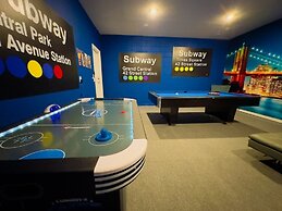 Beautiful Brand New 5 Bed With Pool And Spa (2481 5 Bedroom Villa by R