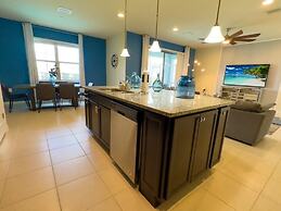 Beautiful Brand New 5 Bed With Pool And Spa (2481 5 Bedroom Villa by R