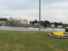 Cottage Jasmine on the Shediac Bay With hot tub