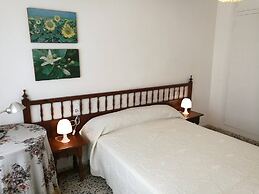 Apartment A 150 M From the Beach, With Three Bedrooms for 6 People