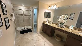 Paradise Palms - 5 Bedroom Pool - 3500PP Home by RedAwning