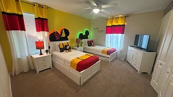 Paradise Palms - 5 Bedroom Pool - 3500PP Home by RedAwning