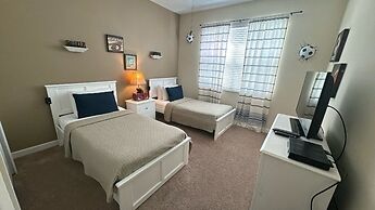 Paradise Palms - 5 Bedroom Pool - 3500PP Home by RedAwning