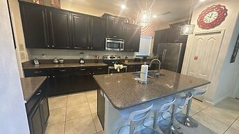 Paradise Palms - 5 Bedroom Pool - 3500PP Home by RedAwning