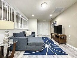 Windsor-5 Bed W/splashpool-3801ww 5 Bedroom Townhouse by RedAwning