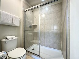 Windsor-5 Bed W/splashpool-3801ww 5 Bedroom Townhouse by RedAwning