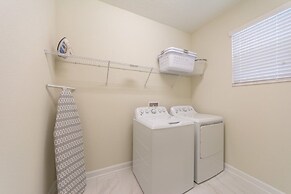 Champions Gate Luxury ! 6 Bedroom Home by RedAwning