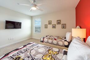 Champions Gate Luxury ! 6 Bedroom Home by RedAwning