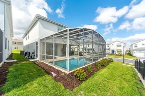 Champions Gate Luxury ! 6 Bedroom Home by RedAwning