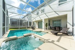 Champions Gate Luxury ! 6 Bedroom Home by RedAwning