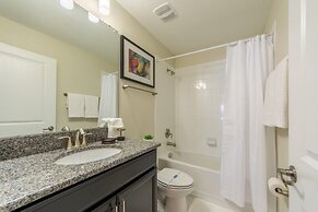 Champions Gate Luxury ! 6 Bedroom Home by RedAwning