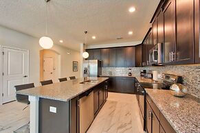 Champions Gate Luxury ! 6 Bedroom Home by RedAwning