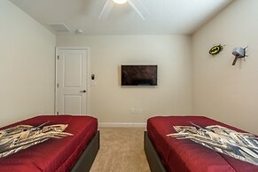 Champions Gate Luxury ! 6 Bedroom Home by RedAwning