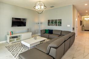 Champions Gate Luxury ! 6 Bedroom Home by RedAwning