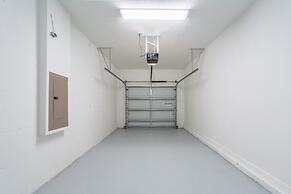 Champions Gate Luxury ! 6 Bedroom Home by RedAwning