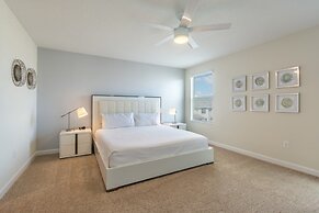 Champions Gate Luxury ! 6 Bedroom Home by RedAwning