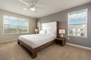 Champions Gate Luxury ! 6 Bedroom Home by RedAwning