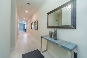 Champions Gate Luxury ! 6 Bedroom Home by RedAwning