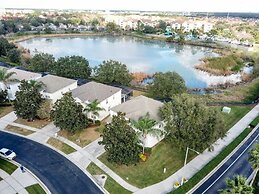 This amazing 6 Bedroom property with a lake view Villa by RedAwning