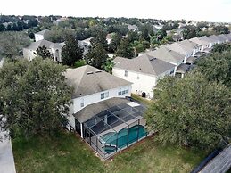 This amazing 6 Bedroom property with a lake view Villa by RedAwning