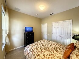 This amazing 6 Bedroom property with a lake view Villa by RedAwning