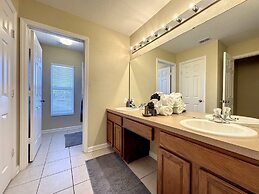 This amazing 6 Bedroom property with a lake view Villa by RedAwning