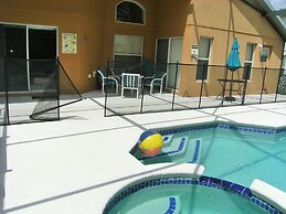 Prime Location In Secure Safe 247 Manned Gatehouse Community With Club