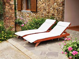 Quiet and Relaxing, Surrounded by Greenery a few Kilometers From the s