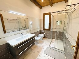 Quiet and Relaxing, Surrounded by Greenery a few Kilometers From the s