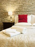 Quiet and Relaxing, Surrounded by Greenery a few Kilometers From the s