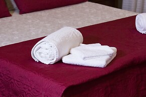 Quiet and Relaxing, Surrounded by Greenery a few Kilometers From the s