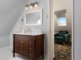 Pendray Inn & Tea House