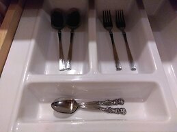 Pleasant Tifolia Studio Cozy Room In Kelapa Gading