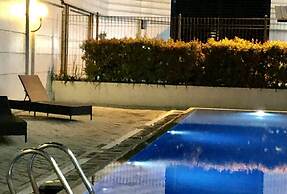 Pleasant Tifolia Studio Cozy Room In Kelapa Gading