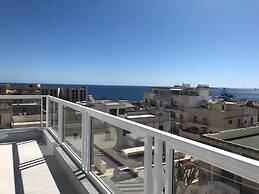 3. Luxury Sea View 2 Bed Apartment Close To Beach!