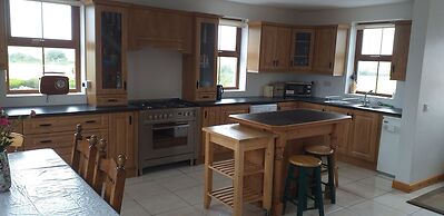 Murphy's Irish Farmhouse Near Ballybunion