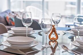 Bright, Comfy w Terrace Apt 1KSB, 1BD, 1 SofaB, 2BTH by Mty Living