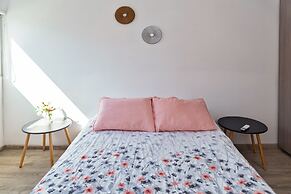 Bright, Comfy w Terrace Apt 1KSB, 1BD, 1 SofaB, 2BTH by Mty Living