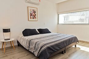 Bright, Comfy w Terrace Apt 1KSB, 1BD, 1 SofaB, 2BTH by Mty Living