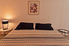 Bright, Comfy w Terrace Apt 1KSB, 1BD, 1 SofaB, 2BTH by Mty Living