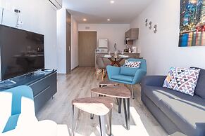 Bright, Comfy w Terrace Apt 1KSB, 1BD, 1 SofaB, 2BTH by Mty Living